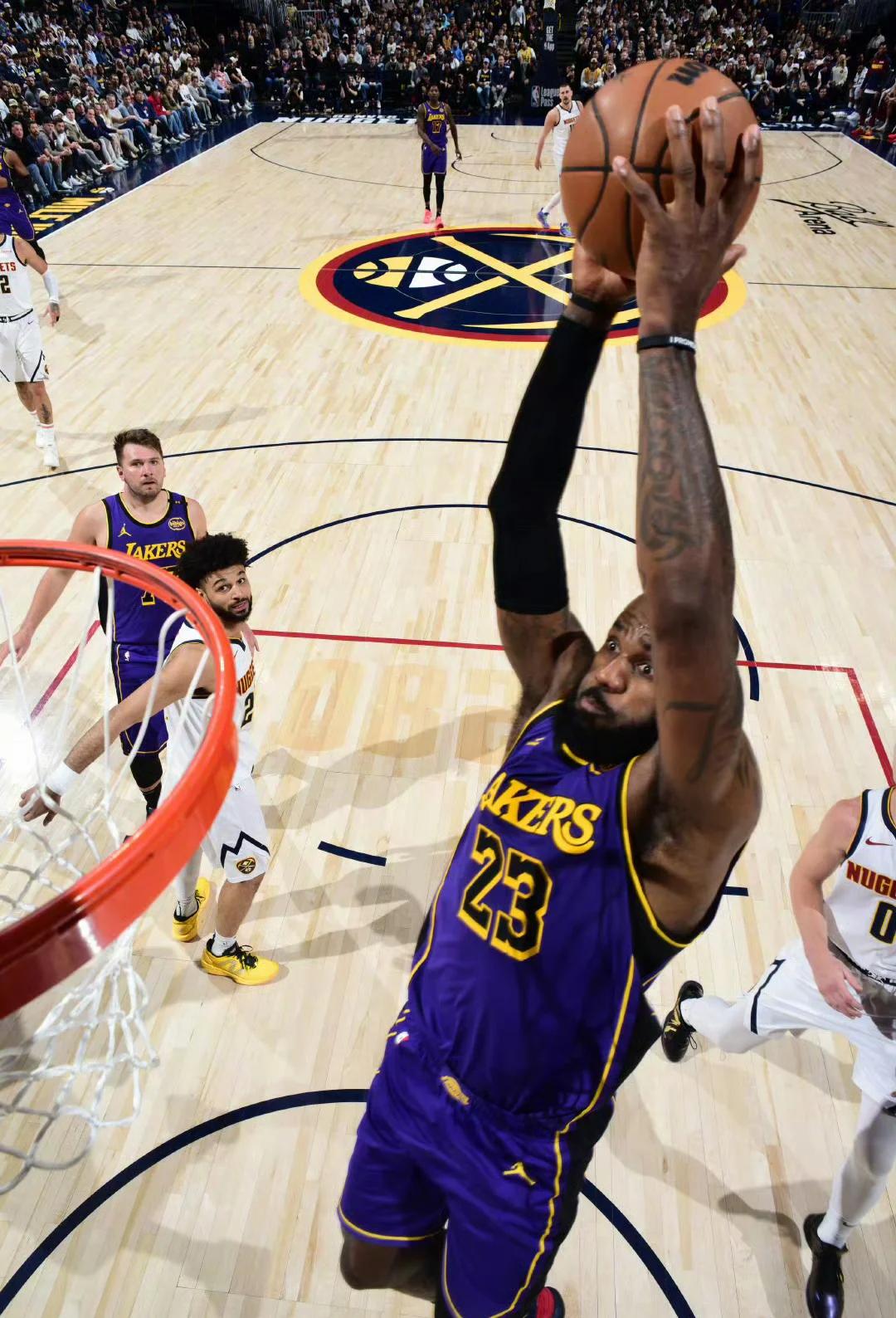 PG国际-领先优势明显引发热议！，詹姆斯在TL比赛中败北气势如虹延续的简单介绍