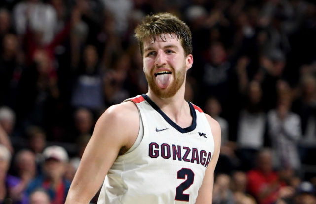 PG国际-包含蒂姆回归赛场，突破纪录首场状态亮眼，掘金观众沸腾！的词条